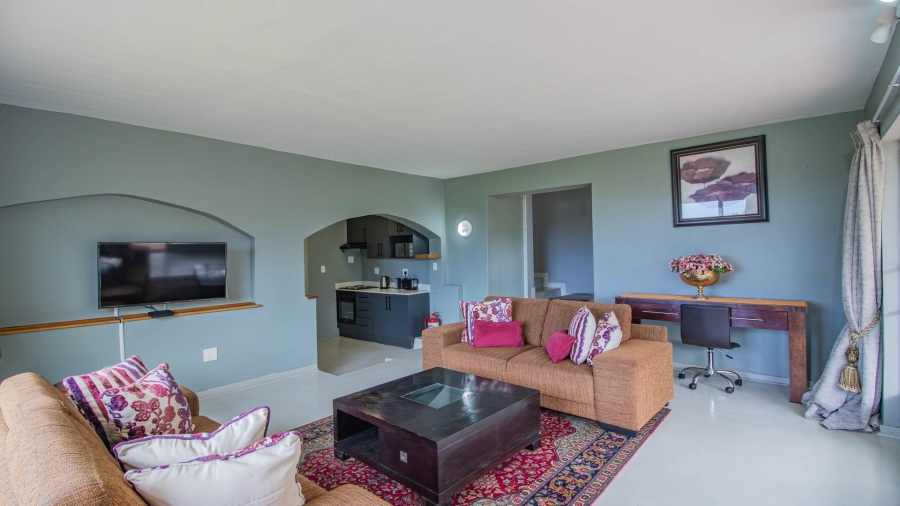 5 Bedroom Property for Sale in Beacon Bay Eastern Cape